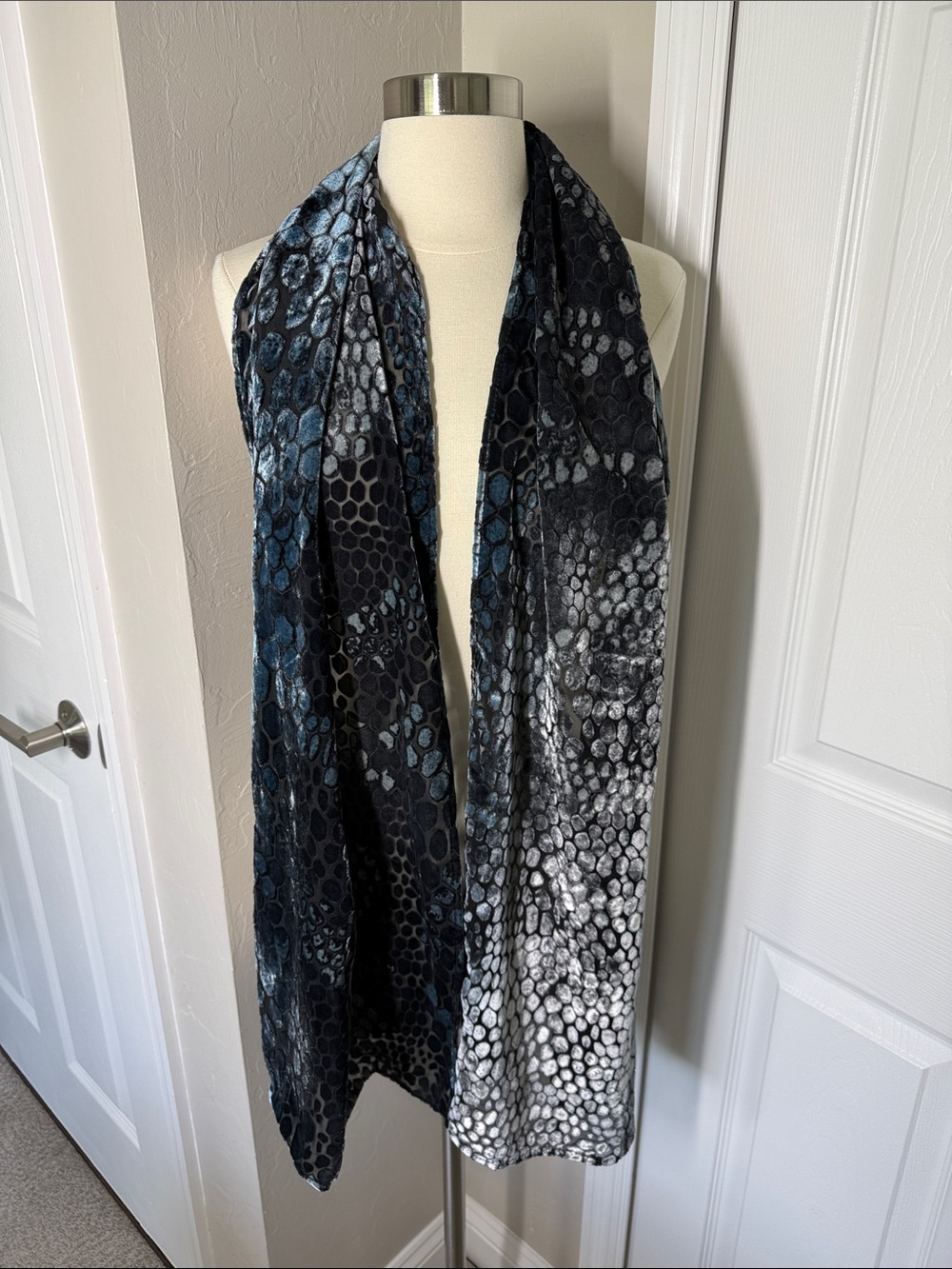 Kevin O’Brien Studio gray velvet burnout geometric/ animal print scarf